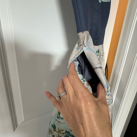 **SOLD** Ted Baker London Size 1 gorgeous dress with side pockets - Picture 6 of 7